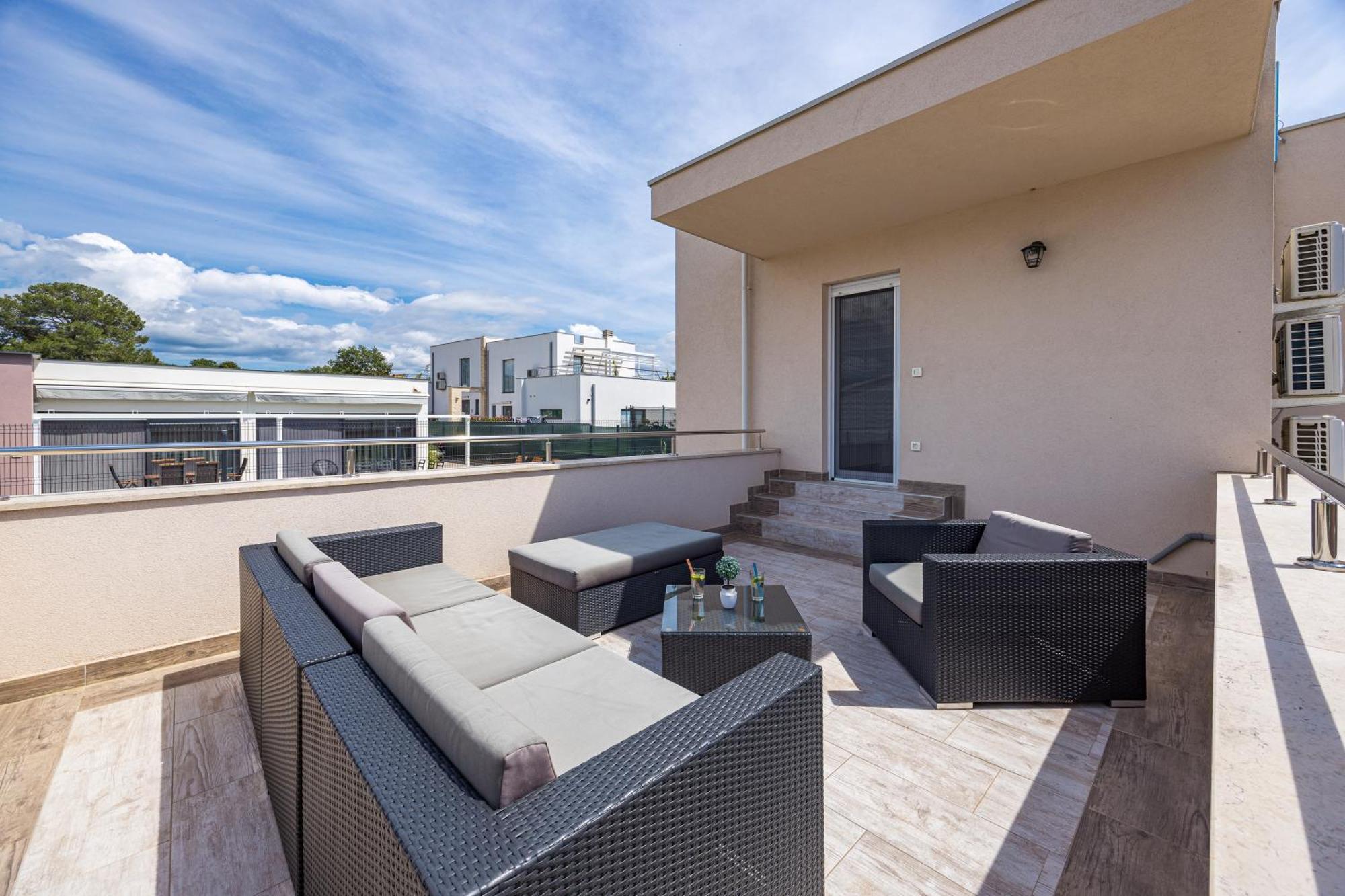 Villa Sunny Olive Перой Екстериор снимка