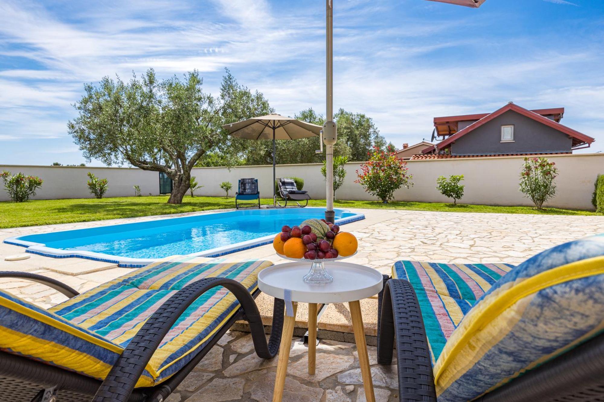 Villa Sunny Olive Перой Екстериор снимка