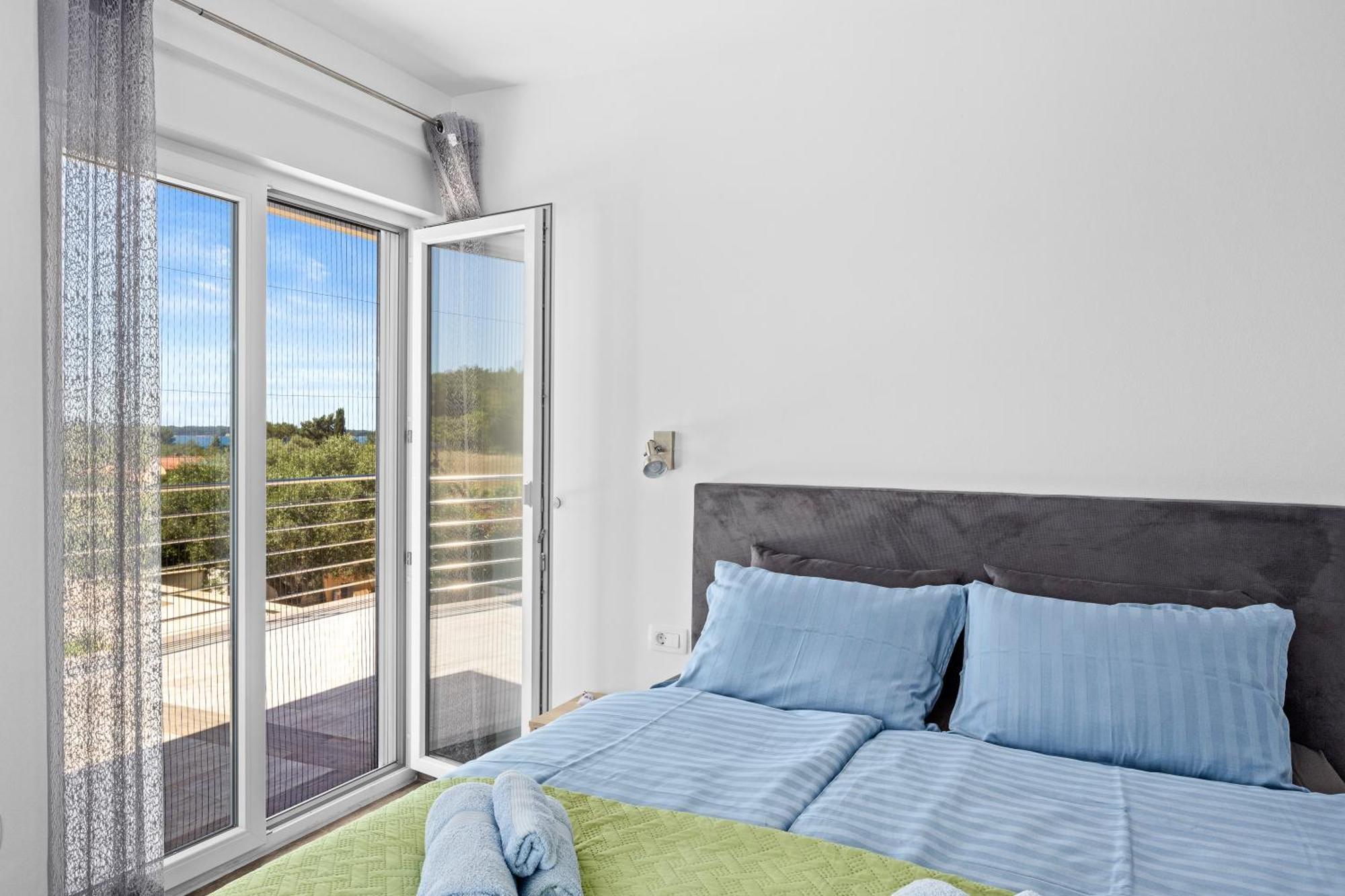 Villa Sunny Olive Перой Екстериор снимка